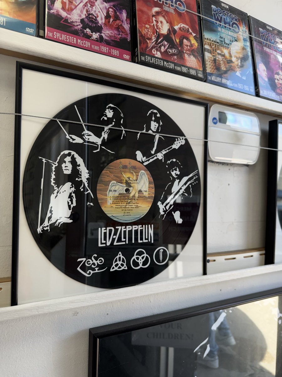 ColbieAnneM's tweet photo. Vinyl shopping ✨ https://t.co/TqQCkBUykF