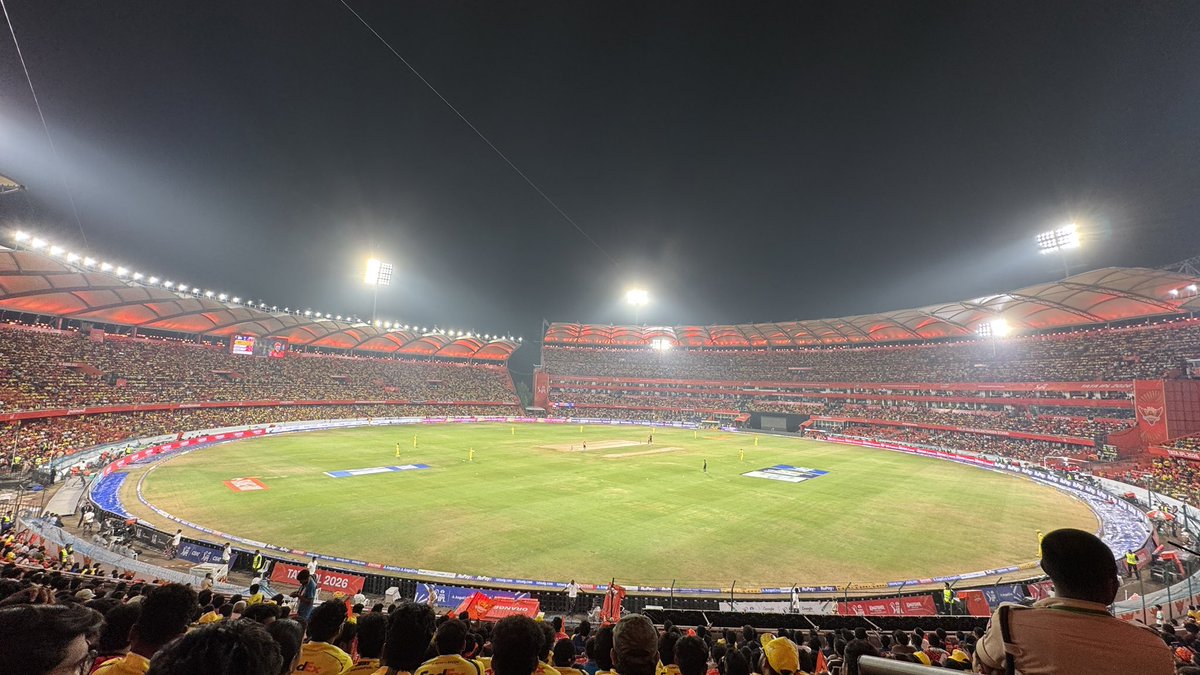 Massgod07's tweet photo. 30% aa 🤣🤣
Almost stadium was filled with Yellove ra bathai https://t.co/bfhiCRmsun