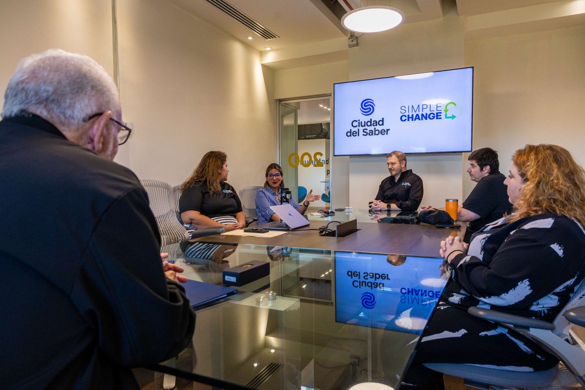 innovaCDS's tweet photo. La Fundación Ciudad del Saber y Simple Change firman alianza para la puesta en marcha de un coworking textil con máquinas, talleres y apoyo al emprendimiento.

@empresariascds https://t.co/12HbHVPLQV