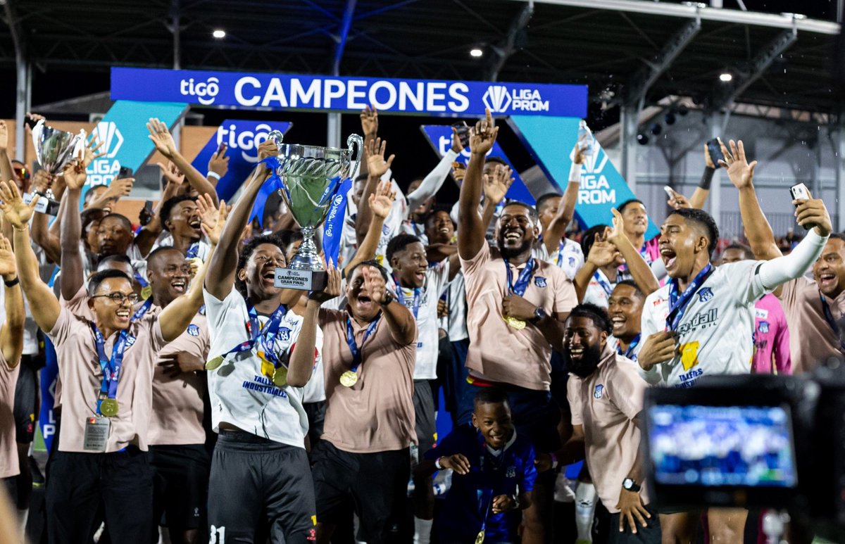 gacetasports507's tweet photo. #LigaProm
@ArabeUnido_ se corona Súper Campeón del #Clausura2026 de la @liga_prom tras vencer 4-3 en penales a UDELAS FC, luego de un empate 2-2 en los 90 reglamentarios.

Al final la Conferencia Este mandó en este torneo🏆. https://t.co/kyY9l21J1H