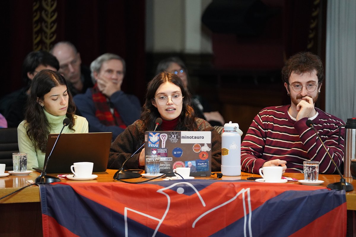 Udelaruy's tweet photo. Con un llamado a profundizar la defensa de la democracia culminó el ciclo «El mundo en crisis»🌎

📌El Consejo Directivo Central sesionó sobre «El rol de la universidad pública en defensa del diálogo plural, la democracia y los derechos humanos».

🔎Nota: https://t.co/ViwDToW05P