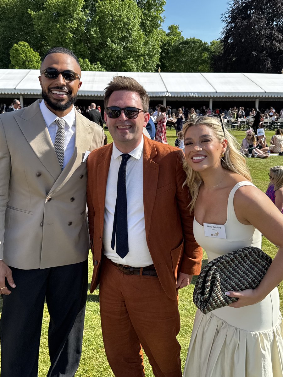 MrDavidScales's tweet photo. Such an inspiring day, especially hearing from Harrison who found that the @dofe gave him confidence to go out and try new things. @damekellystrust telling us to fill our day winning lots of little golds. And great to hear that @mrs_katjones dog is okay. Well done to everyone!👑 https://t.co/VfUmzLpTVU