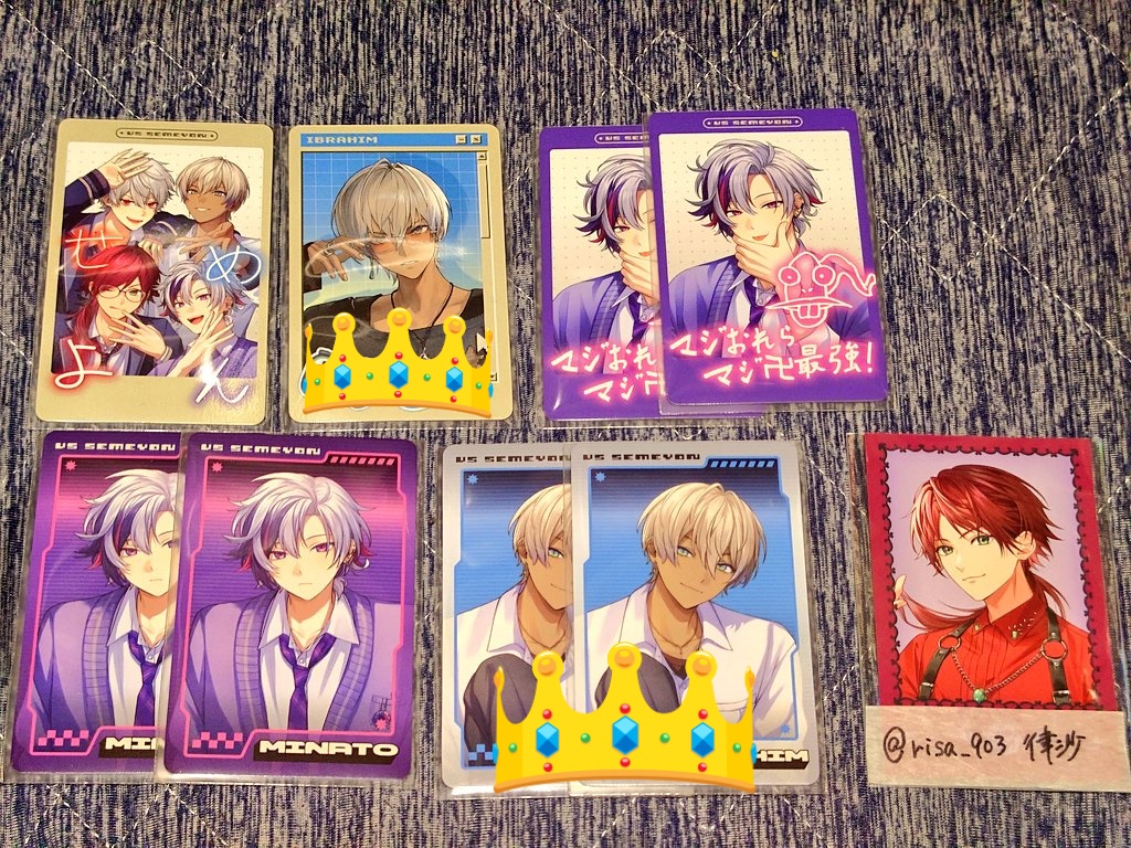 risa_903's tweet photo. @temunotorihiki はじめまして、夜分遅くに申し訳ございません。検索より失礼いたします。

当方画像の3枚(👑)を所持しております。そちらの画像左上を1枚(コンプ目的)と左下の2枚の計3枚と交換をお願いしたいのですが、可能でしょうか？
ご検討いただけますと幸いです。よろしくお願いいたします。[6] https://t.co/N90ZibE9Ya