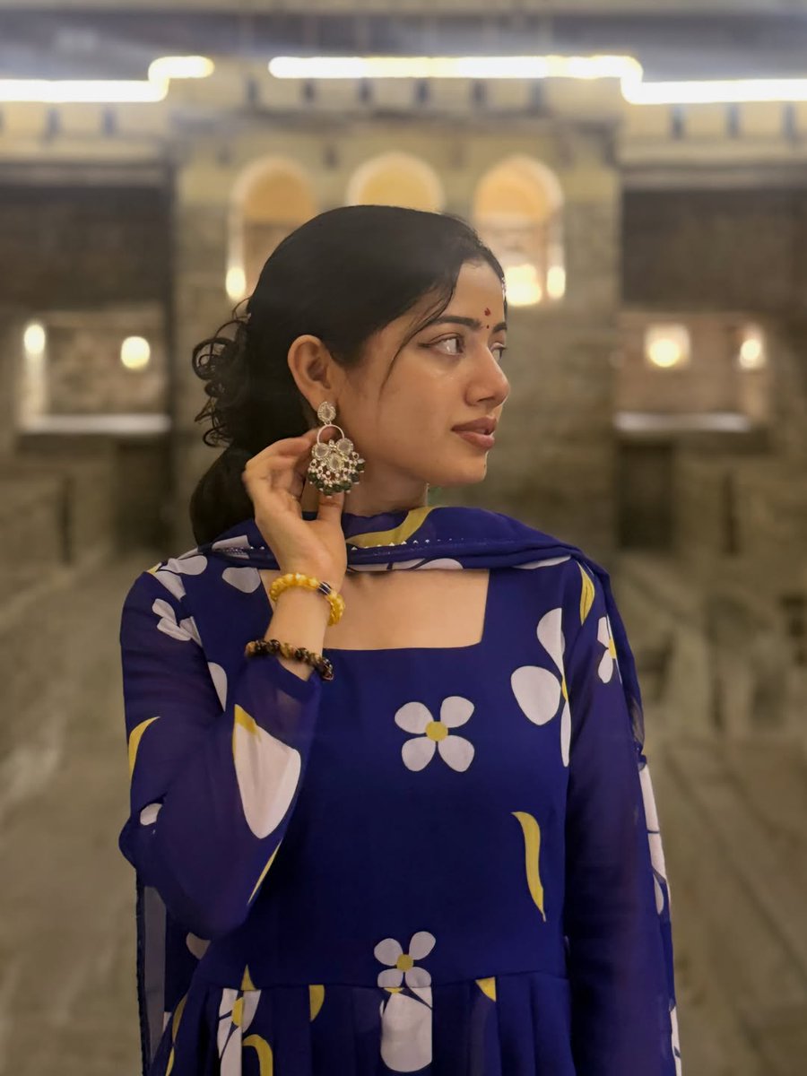 ActrezHub's tweet photo. #BhairaviArdhya #Bhairavi #Ardhya https://t.co/XfbpCApSpL