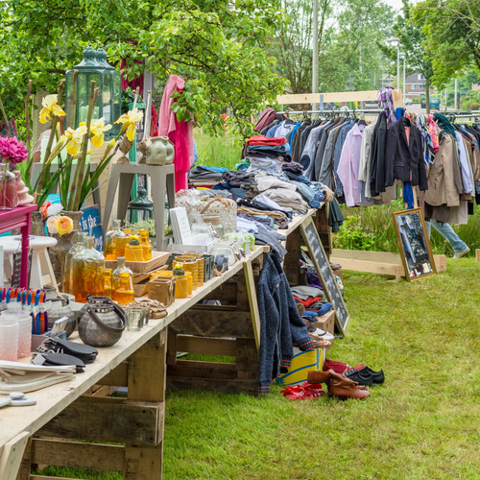 LauzonHomeTeam's tweet photo. Turn your clutter into cash with these expert-approved yard sale tricks. https://t.co/NEz32SFApF https://t.co/sh4bkQZChB