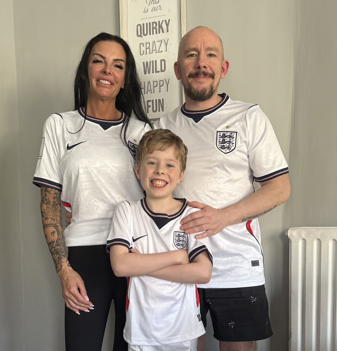 Run4Owls's tweet photo. Putting the rivalry aside for the summer (well, maybe one week of it). Let’s go! 🏴󠁧󠁢󠁥󠁮󠁧󠁿 @England @swfc @SheffieldUnited https://t.co/UReVnTzJ2u