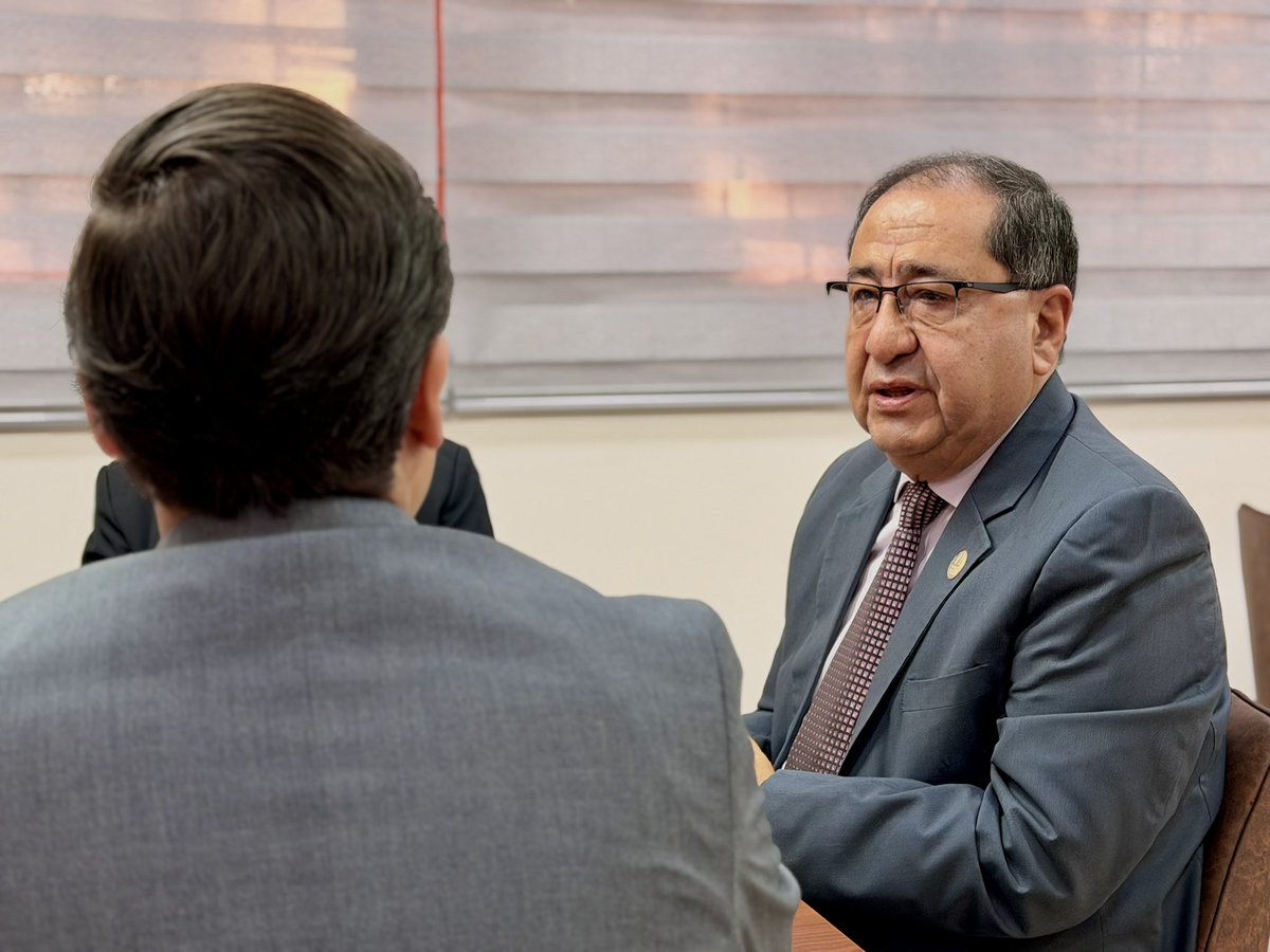 USGPOFICIAL's tweet photo. La Universidad San Gregorio de Portoviejo recibió la visita de la Empresa Pública Municipal Registro de la Propiedad del cantón Portoviejo, representada por su Gerente General, Abg. Boris Andrés García Navarro, junto a su equipo de trabajo 🫱🏻‍🫲🏾. 

Durante el encuentro, fueron recibidos por el #RectorUSGP, Dr. Jaime Alarcón Zambrano, PhD., con quien se abordaron importantes temas orientados al fortalecimiento de la cooperación interinstitucional. 

🎓 Entre las principales proyecciones planteadas se destacan el desarrollo de charlas académicas, procesos de formación continua, diplomados y hasta un cuarto nivel en Derecho Registral, además de generar espacios para que estudiantes de la #USGP puedan realizar sus prácticas preprofesionales dentro de esta empresa pública.

Estas acciones reafirman el compromiso de ambas instituciones con la formación académica de calidad y el fortalecimiento del vínculo entre la academia y el sector público en beneficio de la comunidad👏🏻.