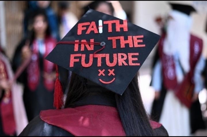 LouieForLife's tweet photo. Just Graduated 🎓 
Hope @Louis_Tomlinson is proud of me https://t.co/Cew8AQQ5Qg