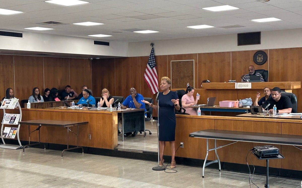 3rdccorg's tweet photo. The Hon. Nicole Goodson visited the River Rouge City Commission yesterday to provide an overview of Third Circuit Court services at the commission's regular meeting. We appreciate the invite from Mayor William Campbell, commissioners and city staff! #JuryServices #RiverRouge https://t.co/7UoHRlX9x3