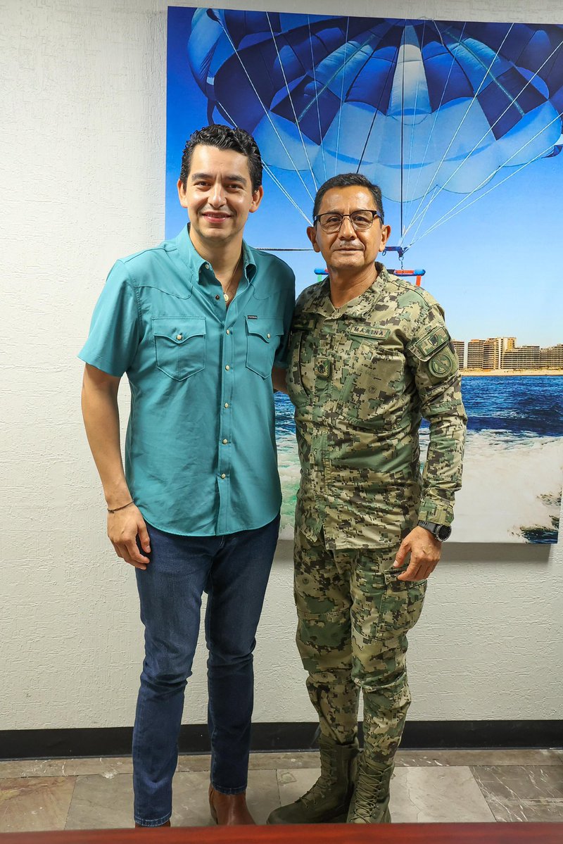 gradillasrob's tweet photo. Sostuvimos una productiva reunión con el Almirante Juan Martín Aguilar, comandante de la Segunda Región Naval de Guaymas, para dar seguimiento a los avances del Sistema Arrecifal Artificial Sonorense, un proyecto estratégico que fortalece el turismo sustentable, la conservación marina y el desarrollo económico de nuestras comunidades costeras.

Bajo el liderazgo del Gobernador @AlfonsoDurazo, seguimos impulsando alianzas institucionales que permitan consolidar a Sonora como un referente nacional e internacional en turismo de naturaleza y buceo, detonando nuevas oportunidades para Guaymas, San Carlos y todo el estado.