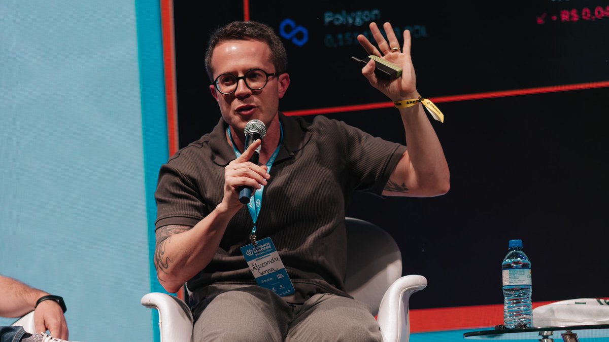 BlockConfBR's tweet photo. “O governo pode rastrear seus bitcoins porque, no fim das contas, qualquer pessoa pode.”

O Governo pode realmente rastrear seu Bitcoin?
Alexandre Senra, no BCB25
Palco Bitcoin • 29/11/25 • 14h37

#blockchainconferencebrasil #Bitcoin https://t.co/5a7bsZyVBi