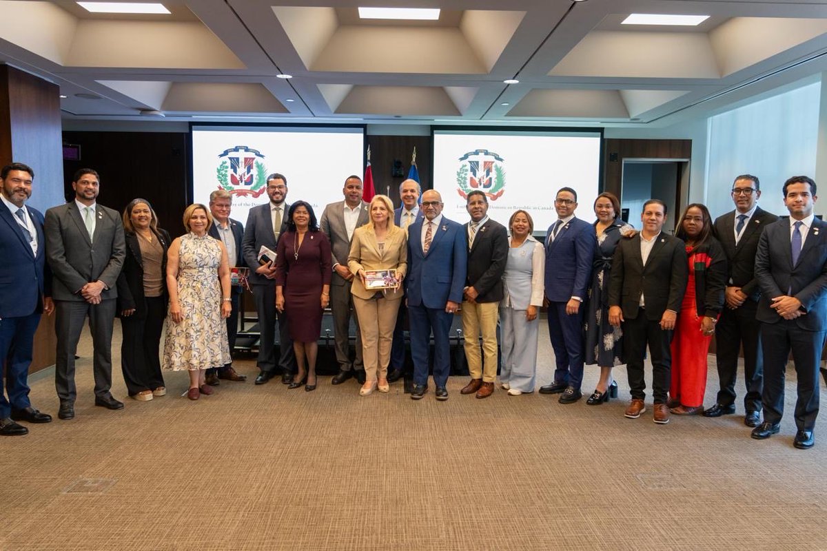 RDenCanada's tweet photo. Con gran satisfacción damos inicio hoy a un histórico capítulo en las relaciones 🇨🇦🇩🇴 entre Canadá y la República Dominicana, con el lanzamiento del Grupo Interparlamentario de Amistad Canadá-República Dominicana, en presencia de la distinguida delegación de senadores y diputados que nos acompaña en esta significativa ocasión.

La creación de este grupo constituye un importante paso para fortalecer los vínculos parlamentarios, promover un diálogo más cercano entre nuestros países y continuar impulsando iniciativas de cooperación en áreas de interés común. Asimismo, reafirma el compromiso compartido de seguir profundizando las relaciones bilaterales sobre la base de la amistad, el respeto mutuo y la colaboración institucional.

Agradecemos especialmente al MP Will Greaves, a la senadora Krista Ross y al MP Michael Kram por aceptar nuestra invitación a servir como copresidentes de este importante grupo, así como por su disposición de contribuir al fortalecimiento de los lazos entre Canadá y la República Dominicana. @MIREXRD @JoseBlanco @SenadoRD @DiputadosRD