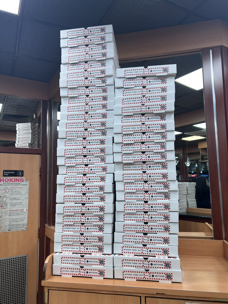 isabelletanlee's tweet photo. Bitcoin pizza day! @Bitwise @Matt_Hougan @HHorsley 🍕 https://t.co/dae1FYaB2Q