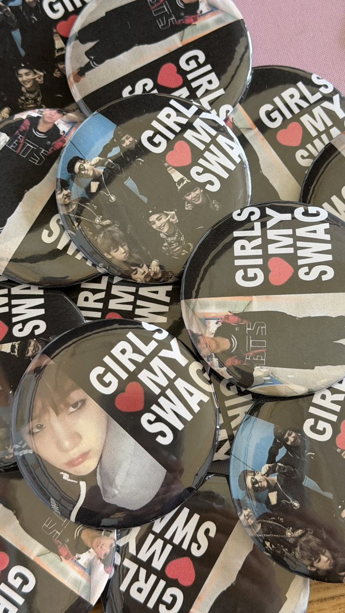 chubbyluffyy's tweet photo. bts girls ❤️ my swag freebie for d1 &amp; d2!!! hope to see you there (⁎⁍̴̛ᴗ⁍̴̛⁎) #BTS_ARİRANG #bts_arirang_worldtour_lasvegas https://t.co/PI6q33urkl