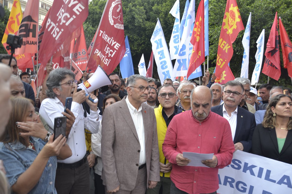 Adana_EMEP's tweet photo. Bugün Adana Emek ve Demokrasi Platformu ile halkın iradesine yönelik müdahalelere karşı tepkimizi dile getirdik. 
MUTLAK BUTLAN KARARINA KARŞI DEMOKRASİ, ÖZGÜRLÜK, SEÇME VE SEÇİLME HAKKI İÇİN MÜCADELE EDELİM! https://t.co/3blBkDzPP5