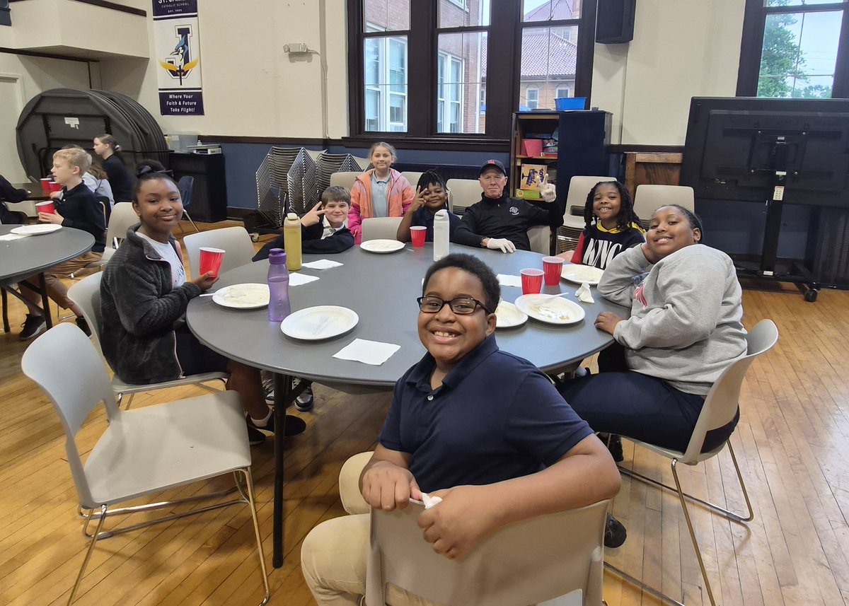 KC16179's tweet photo. Our Council served pancakes to the St. James students, teachers and staff on their last day of school. Alot of fun and alot of hungry kids 😃 https://t.co/9aLpwrlPns