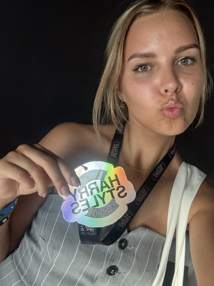 tessa tweet media