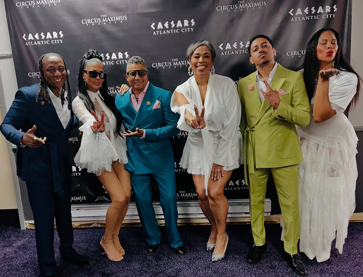 After7Music's tweet photo. The energy backstage at Caesars Atlantic City is incredible. It’s an honor to be part of such a soulful night with Brownstone as we celebrate all the amazing mothers in the building. Nothing but love, classic hits, and great vibes  #Brownstone https://t.co/Ibqu0C0sam