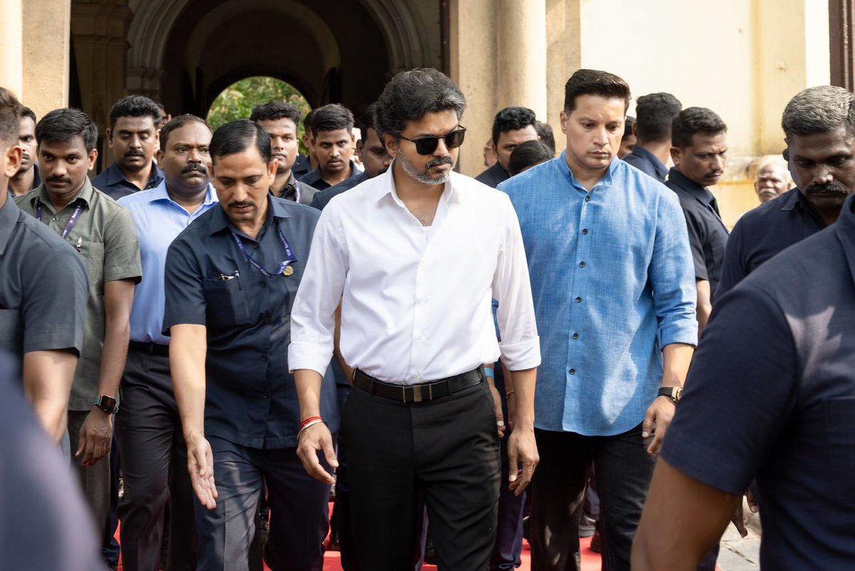 darkog007's tweet photo. Probably the CRAZIEST comeback I've ever witnessed in my entire life, Vijay happens once in a lifetime, NEVER BEFORE NEVER AFTER 🥵🔥

THE VIJAY ERA @TVKVijayHQ 

#ThalapathyVijay #CMVijay‌ https://t.co/2NwdIs4rLi