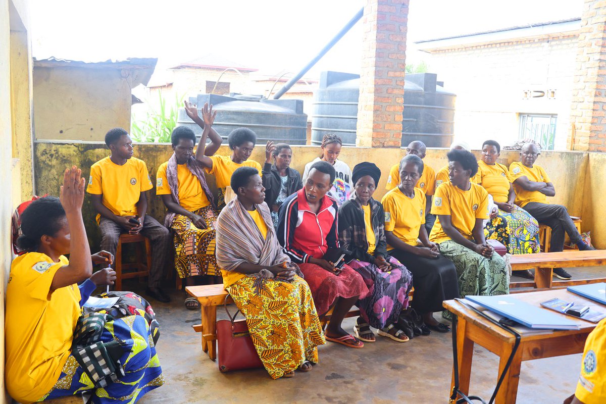 UGAMA_CSC's tweet photo. Good quality sells itself
Today 22nd May,general assembly of IBIRAMBYE SHOP established in partinership wit,#UGAMA,#ARDEKUBAHO,#MedicusMundi,with support from #VitoriaGasteiz encouraged women artisans to focus on attractive products looking for product,price,place &amp; promotion https://t.co/rOp6PXWseR