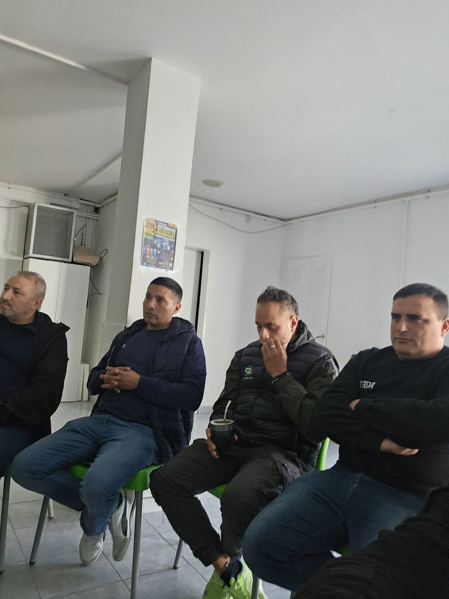 diego_fatone's tweet photo. Mesa Politico Sindical Bahía Blanca.
Reunión mantenida 21/05/26  Subsecretario de Trabaio de la Provincia de Buenos Aires Andrés Reveles. el Delegado Regional Néstor García en la Sede de ATE bahia
APYME Bahía Blanca participio como invitado @trabajopba_ipfl https://t.co/Sk8HOoyteA