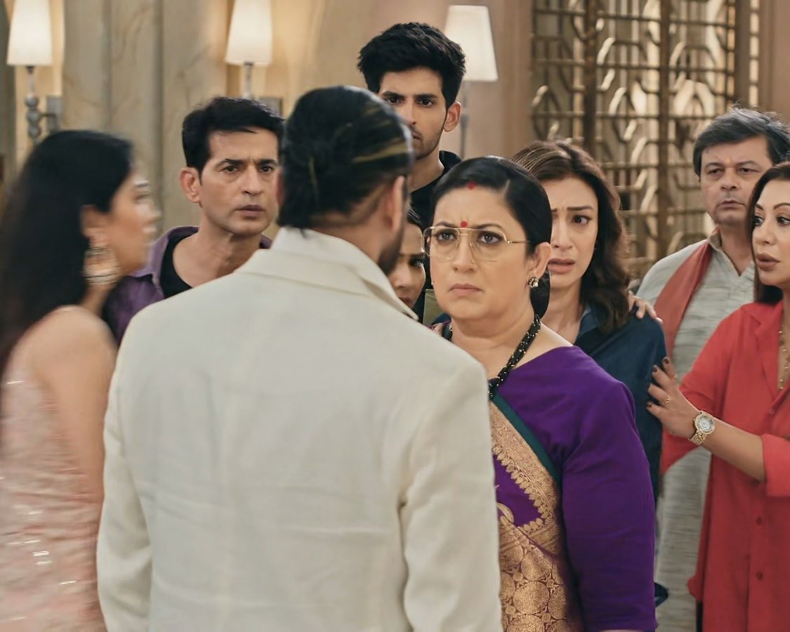 smritisadmirer's tweet photo. The reason Tulsi stands the test of time is her rare blend of accountability and courage;
she never shies away from confessing the truth or accepting her errors.😎
She’s on fire 🔥
@smritiirani
#ksbkbt #ksbkt2 #kyunkisaasbhikabhibahuthi2 https://t.co/ADK4YKsS1q