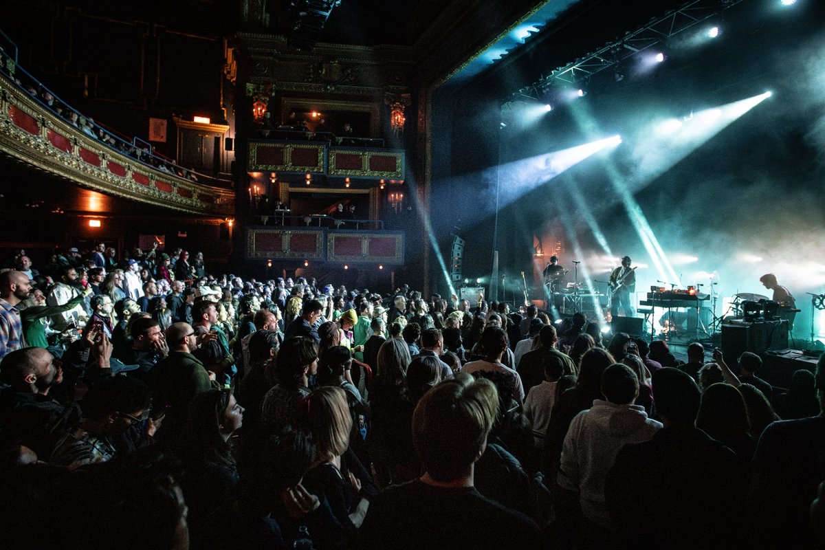 TheVicChicago's tweet photo. .@chetfaker played the Vic Theatre on Wednesday night in support of his latest album, A Love For Strangers, bringing the new record to life for a full house.

pc: David Miller
@JamUSA https://t.co/2kuUWP5oM1