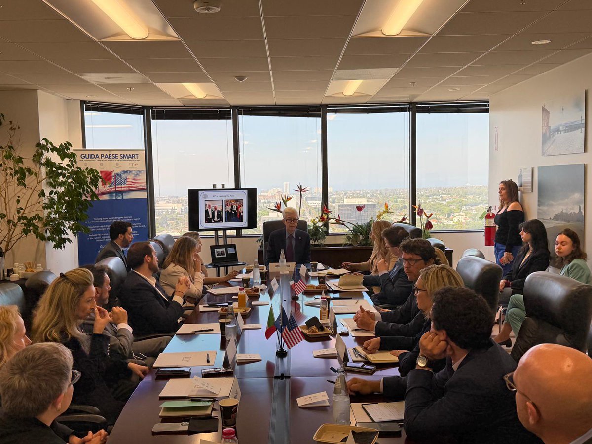 ItalyinLA's tweet photo. 🇪🇺 Team Europe in LA met 🌎💪 #EU HOMs meeting hosted by us and organized by the Consul General of Croatia, Renee Pea, under the Cyprus EU Presidency.

Special guest, former CA Governor #GrayDavis, shared valuable insights on upcoming state elections 🇺🇸. https://t.co/fYraczwBNF