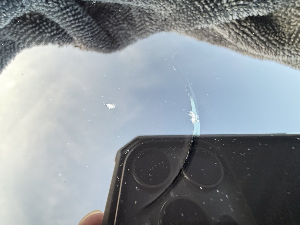 IcedAssault's tweet photo. @Teslarati I’ve got a bad chip and crack in my roof glass too I’m trying to wait it out. No idea how or when it happened. Around the time I found it we had bad winds in Simi Valley so that’s my only possible scenario. Sucks brother https://t.co/zjxFLpt0WZ