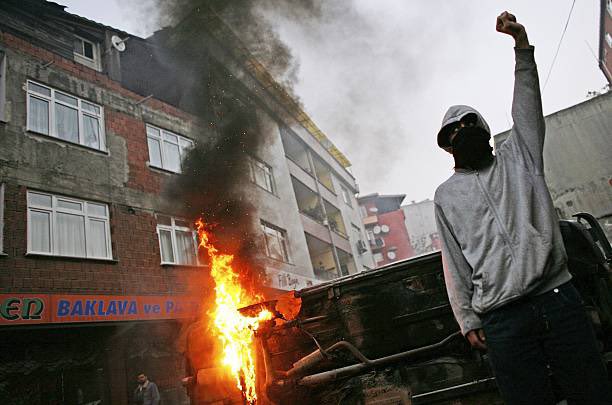 Dünyadan Molotoflar tweet media