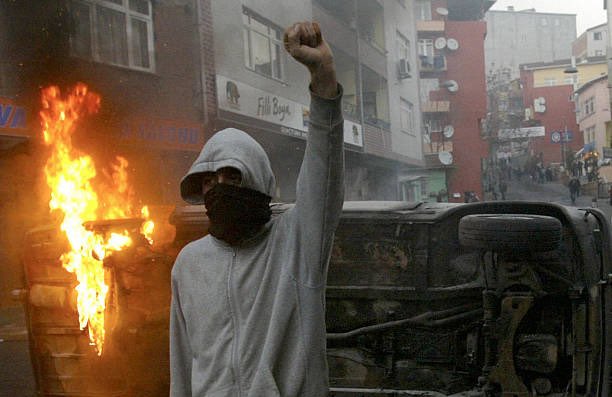 Dünyadan Molotoflar tweet media