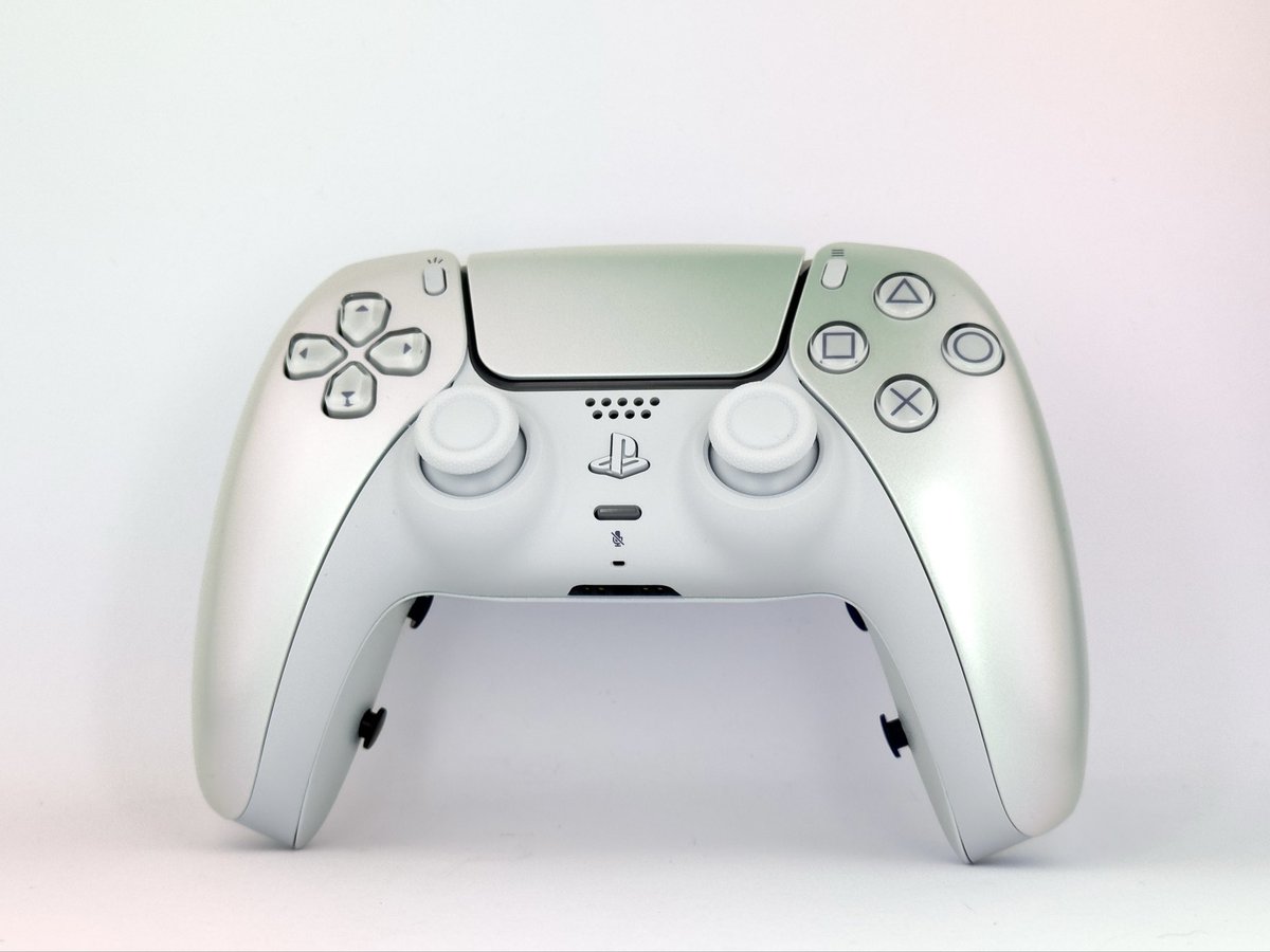 meta_modz's tweet photo. Another Chroma Pearl Custom Build 😈

• TMR Sticks (JS13 Pro+)
• Meta Triggers &amp; Bumpers
• 4 Meta Back Buttons
• Rumbles, Speaker, Mic Removed https://t.co/sd46OafbZD