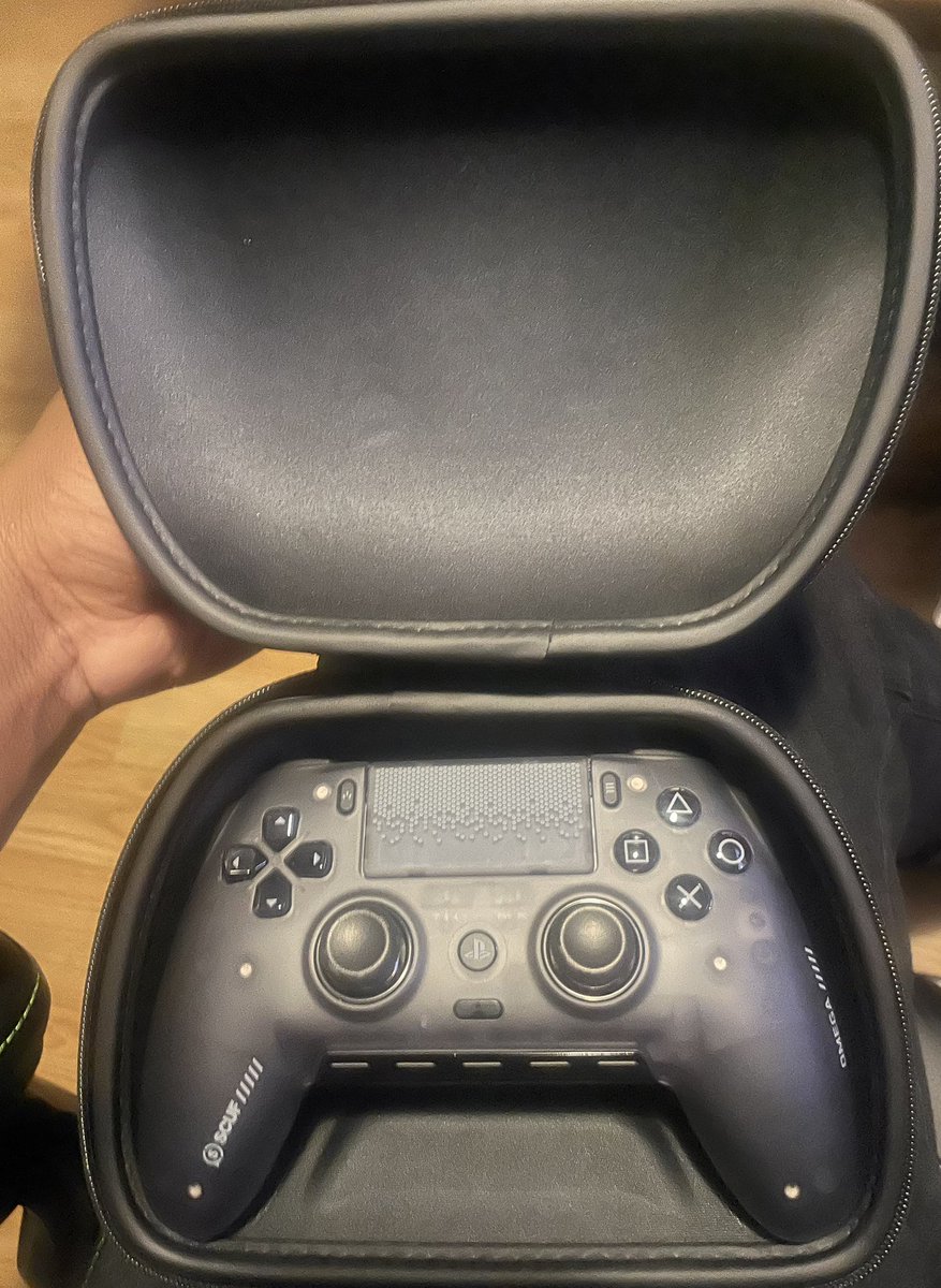 OfficialYoungRB's tweet photo. @ScufGaming @CORSAIR 🔥 https://t.co/EPNodqNHJY