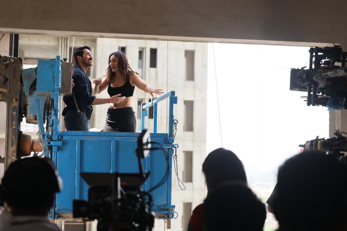 BRStudiosLLP's tweet photo. Thodi shooting, thodi shararat,
Aur bahut saari hansi ki aadat,
Phir mila hamein aapka pyaar aur muskurahat ❤️✨

#PatiPatniAurWohDo – in cinemas now 🎬🍿

@ayushmannk @SaraAliKhan @WamiqaG @Rakulpreet #MudassarAziz #BhushanKumar #JunoChopra #KrishanKumar #RenuRaviChopra #VijayRaaz @dirtigmanshu @RazaMishra @v_vishal13 #ShireeshKumarSharma #DeepikaAmin #GuneetSingh #DurgeshKumar @ShivChanana @NeerajKalyan_24 @TSeries @BRStudiosLLP @ZeeStudios_