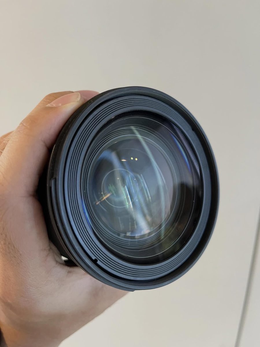 mave__t's tweet photo. ✅ Kondisi: Sangat terawat, optik bersih (No Jamur!)
✅ Kelengkapan: Dusbook lengkap (meski di foto belum muncul)
✅ Bonus: Include UV Filter
Harga: Rp 9.000.000 (Nego sampai jadi)
Siap jadi andalan di body Sony kamu. Minat? Yuk, langsung DM https://t.co/S56x53SNwe