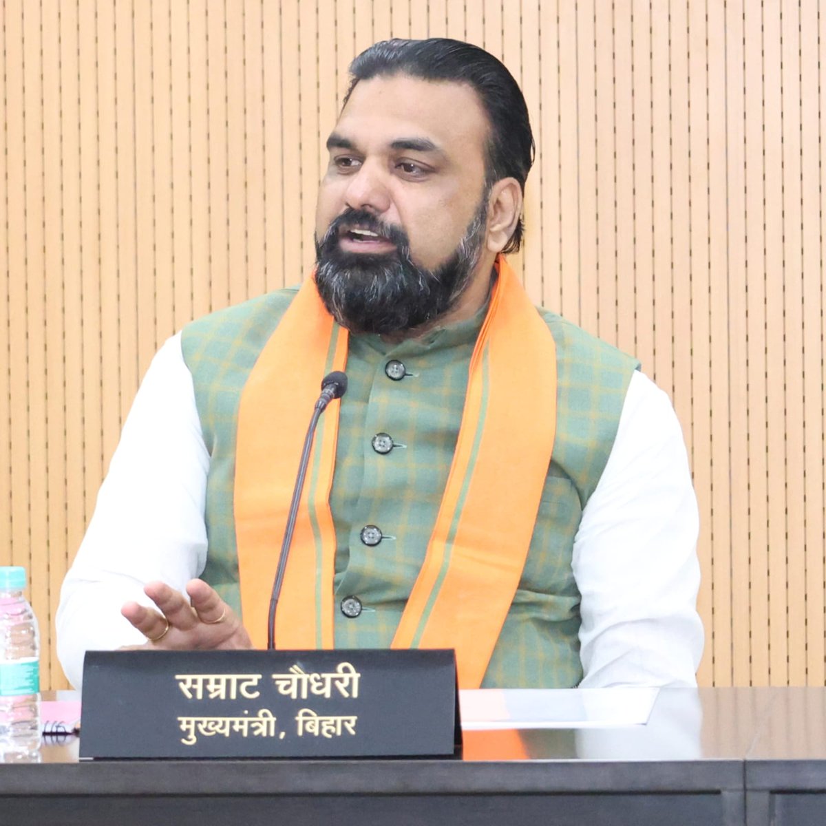 राजधानी tweet media