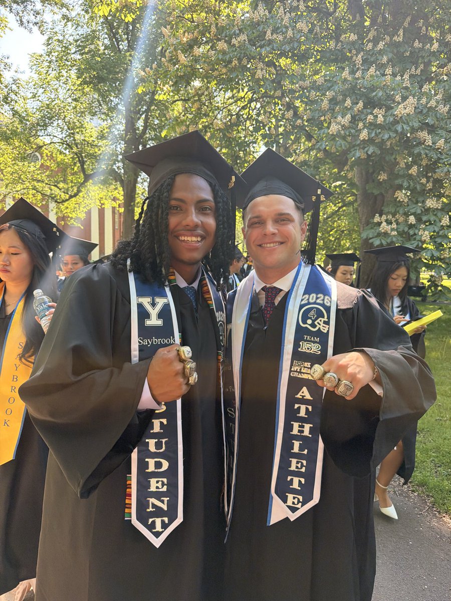 yalefootball's tweet photo. 🎓 Congratulations to this week’s graduates! https://t.co/sUmE0dKhmb