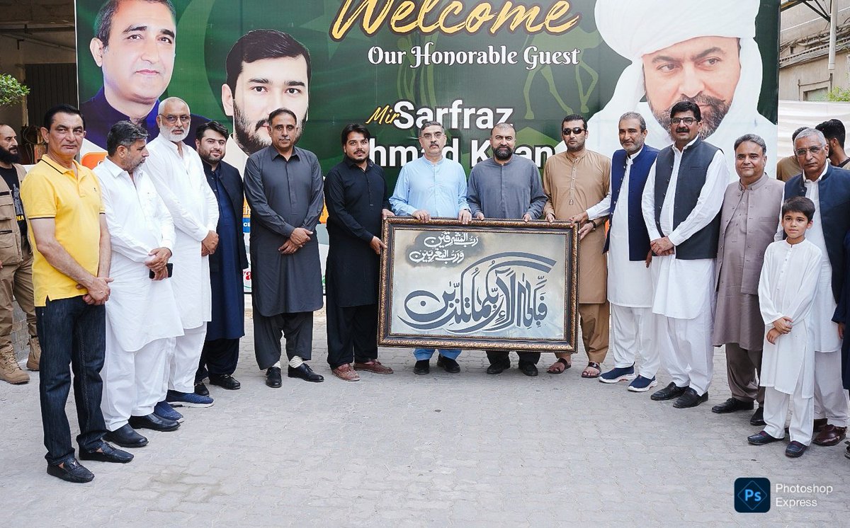 Sadequain_Naqvi's tweet photo. @ArtistZohaibCh honored to present Khat e SADEQUAINI artwork  to @PakSarfrazbugti in the presence of @anwaar_kakar .
A proud and memorable moment celebrating art, culture, and unity. 🇵🇰🙏 
#Art #Culture #Pakistan #Sadequain https://t.co/2w69Cj5mMe