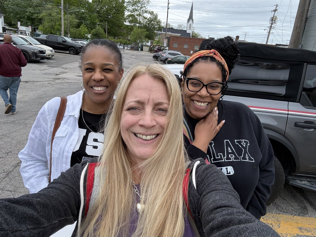 tracyprevite's tweet photo. Enjoyed IRL meet up with two AMAZING ladies!   Excellent convo on Ohio politics. @notaproviderMD @therealdana7 ❤️❤️❤️❤️ https://t.co/IOuCpDhVUd
