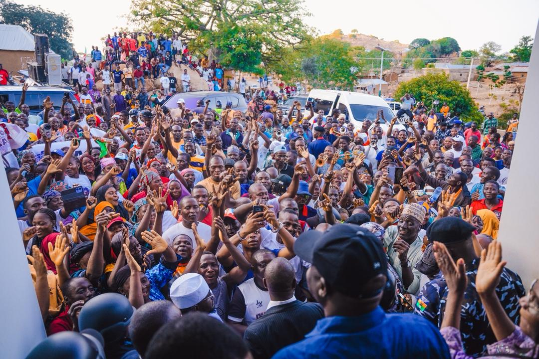 BulusBadung's tweet photo. The National Chairman  @nentawe1 at  his Hometown (Dungung),Plateau State .

Organic Love and followers.....💪💙 https://t.co/kIKIIJVLT6