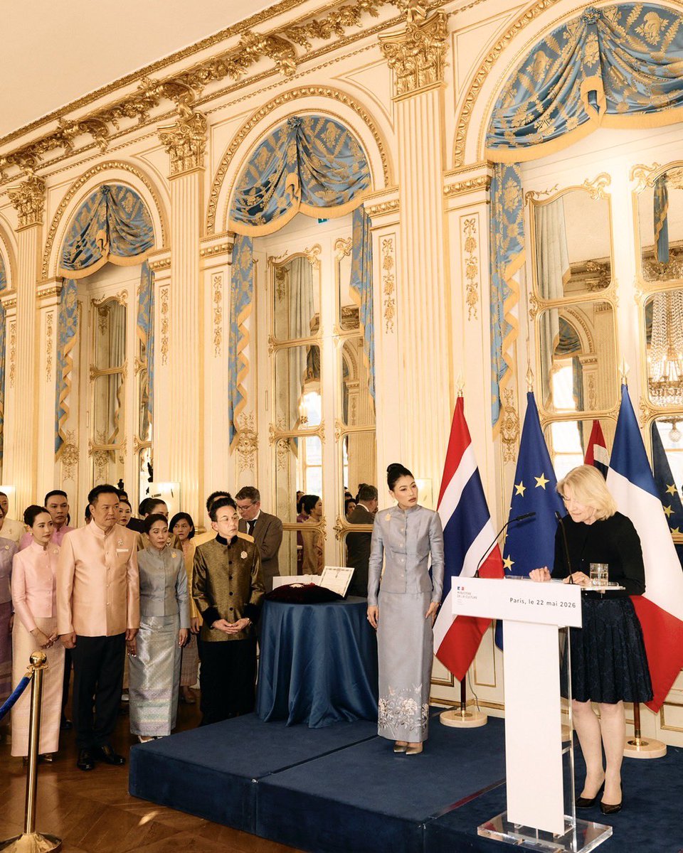 MFAThai's tweet photo. สมเด็จพระเจ้าลูกเธอ เจ้าฟ้าสิริวัณณวรี นารีรัตนราชกัญญา พระราชทานพระอนุญาตให้สาธารณรัฐฝรั่งเศสทูลเกล้าฯ ถวายเครื่องอิสริยาภรณ์

https://t.co/jwewPUoMbA

Her Royal Highness Princess Sirivannavari Nariratana Rajakanya receives the Grand Officier of the Légion d’honneur from the French Republic

https://t.co/cArUNffI6o