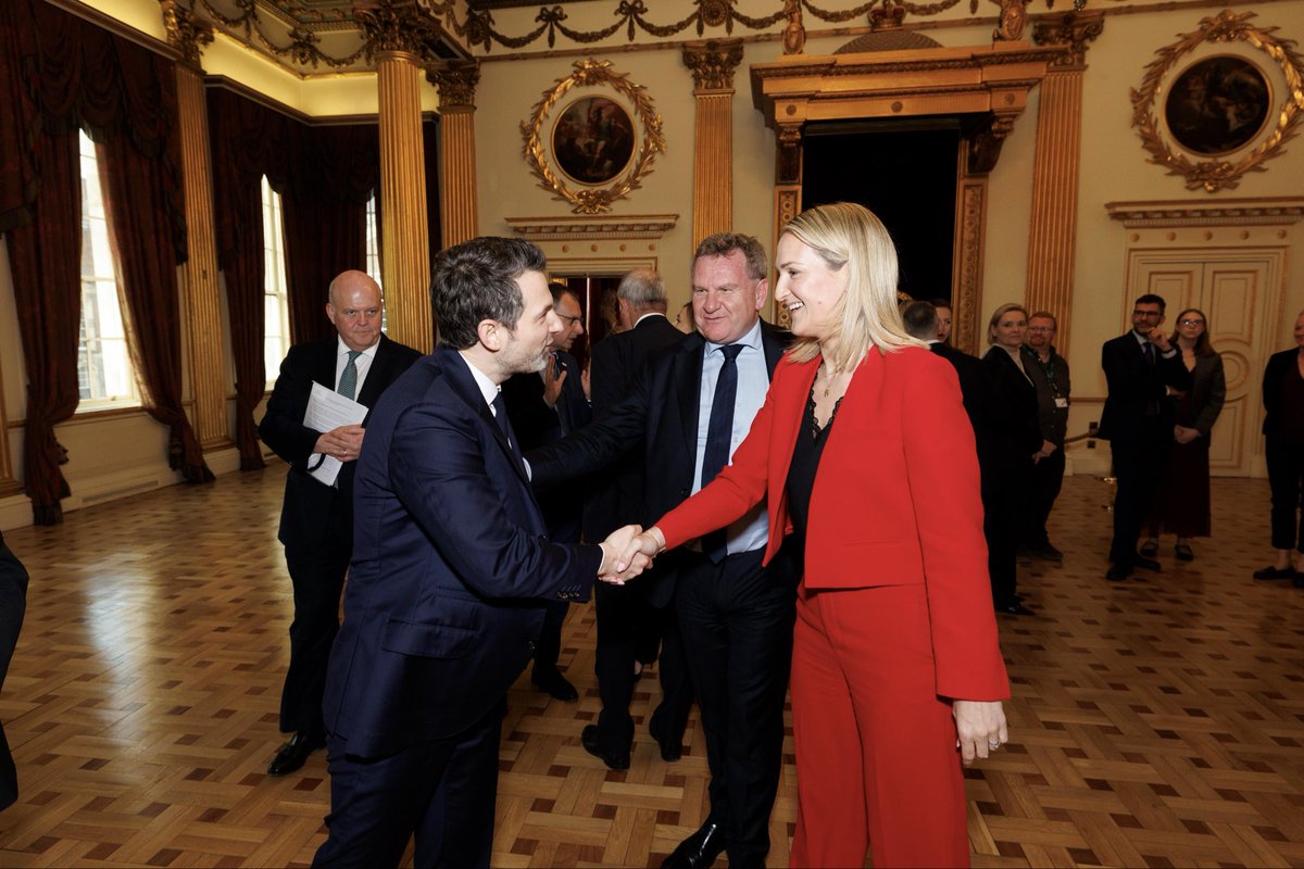f_lesache's tweet photo. A #Dublin avec la Ministre des affaires étrangères 🇮🇪 @HMcEntee. L’Irlande va assurer la Présidence de l’UE. Je rappelle pour le @medef nos priorités : simplification, accélération industrielle, intégration marché intérieur, défense commerciale, préférence européenne
@ibec_irl https://t.co/z9iFiCKgze