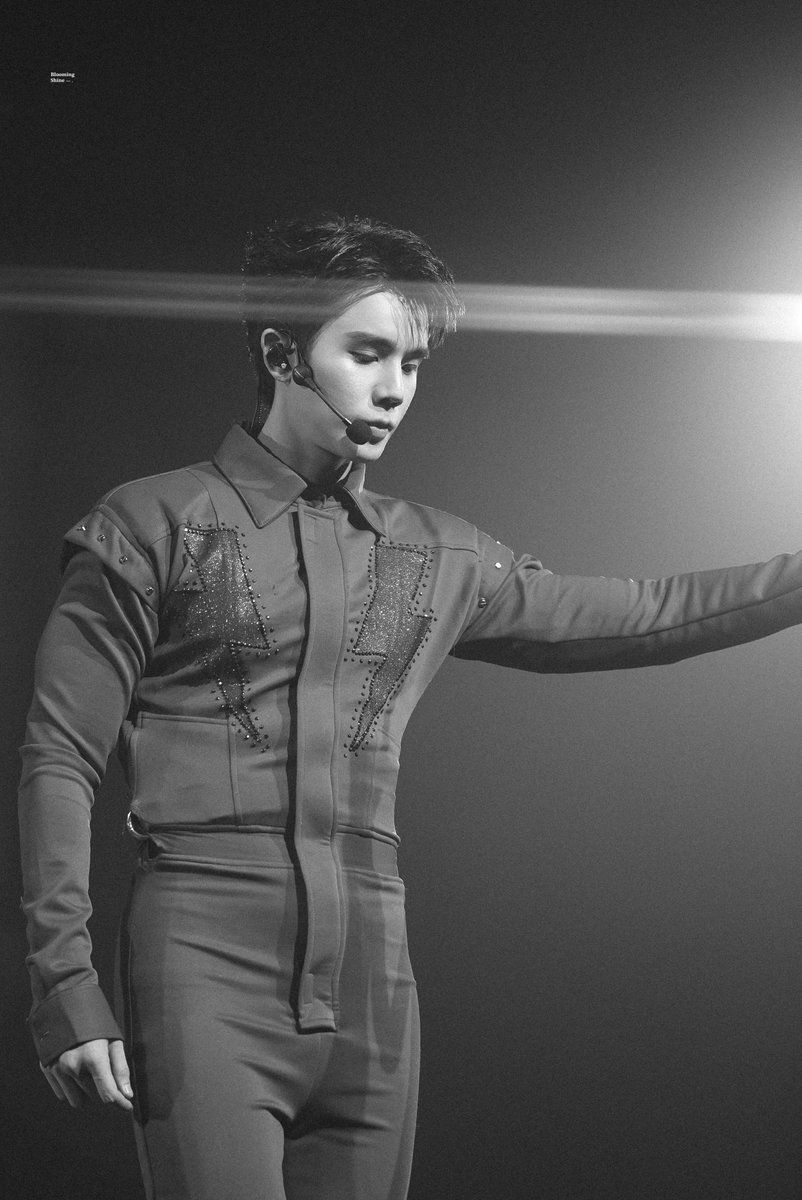 𝐛𝐥𝐨𝐨𝐦𝐢𝐧𝐠 𝐬𝐡𝐢𝐧𝐞 . ㅡ tweet media