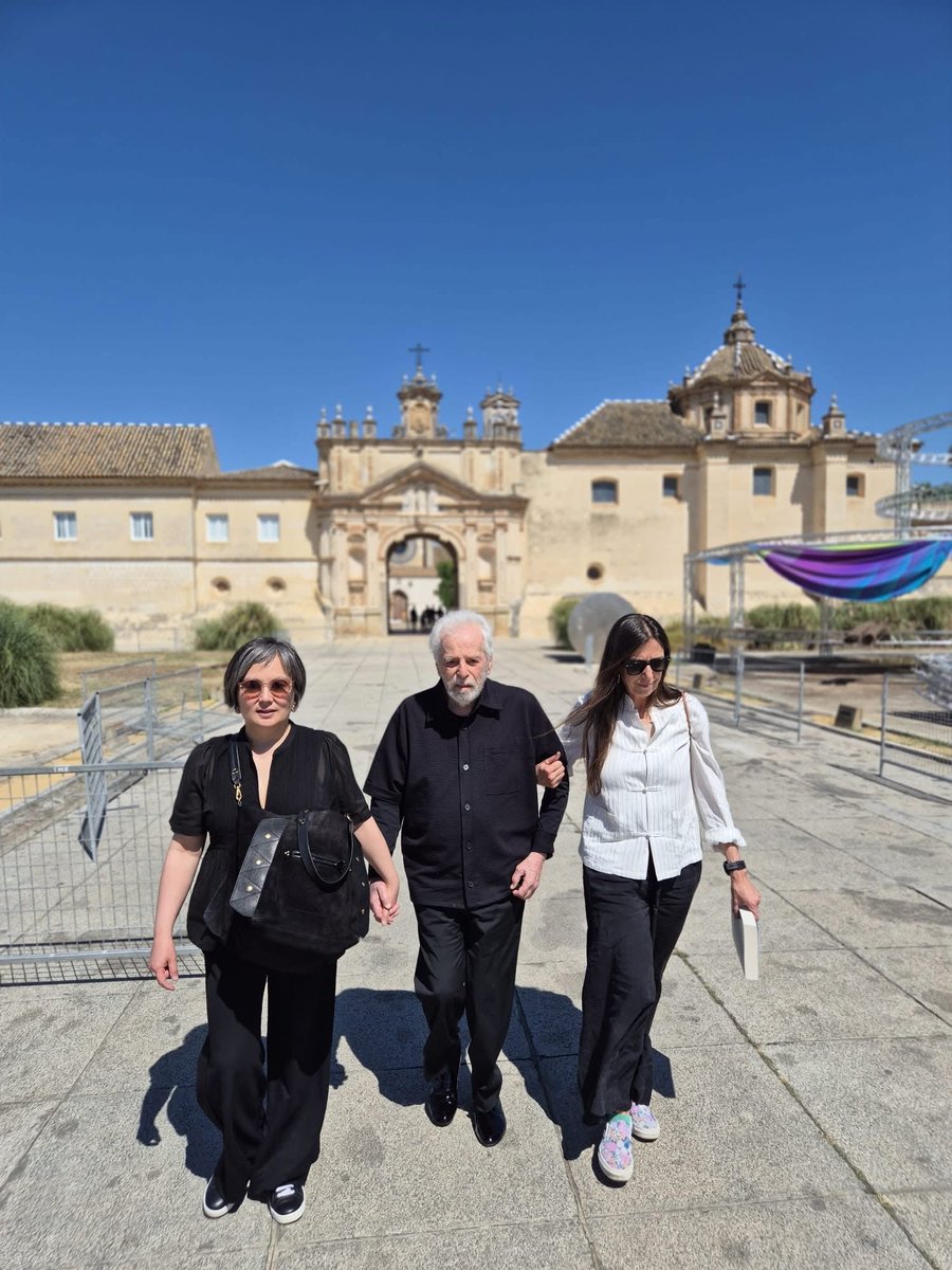 alejodorowsky's tweet photo. Grateful for these bright and peaceful days in Seville with our dear #aranzazuezpeleta and @DiegoMoldesGonz . 
Many thanks to @fibesevilla and the audience who came from all over the world! 🙏
#alejandrojodorowsky #psicomagia #psicomagiaunarteparasanar #artsinfin #fibessevilla https://t.co/OQKk1ZW1Y9