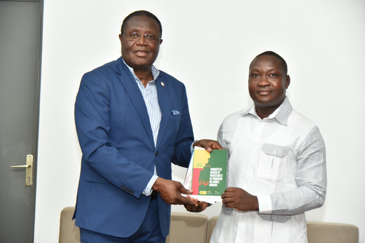 amnestybenin's tweet photo. Plaidoyer pour la protection et la promotion des droits humains au Bénin (2026-2033)

Dans le cadre de la vulgarisation du Manifeste d’engagement pour la protection et la promotion des droits humains au Bénin 2026-2033, Amnesty International Bénin et ses partenaires ont mené, ces dernières semaines, plusieurs rencontres de plaidoyer auprès de Présidents d’institutions et acteurs publics.

Ces échanges ont permis de présenter le manifeste ainsi que les propositions formulées en faveur du renforcement de la protection et de la promotion des droits humains au Bénin.

Les rencontres ont notamment été organisées avec :
- Le Président de la Cour suprême du Bénin et des membres de son cabinet ;

- Le Président du Conseil économique et social et des membres de son cabinet ;

- La Présidente de l’Institut national de la femme ;

- Le Président du parti politique « Les Démocrates » et des membres de son cabinet.

D’autres rencontres sont prévues dans les prochains jours afin de poursuivre les échanges autour du manifeste et des propositions portées par Amnesty International Bénin et ses partenaires pour contribuer à l’amélioration de la situation des droits humains dans le pays.

#DroitsHumains