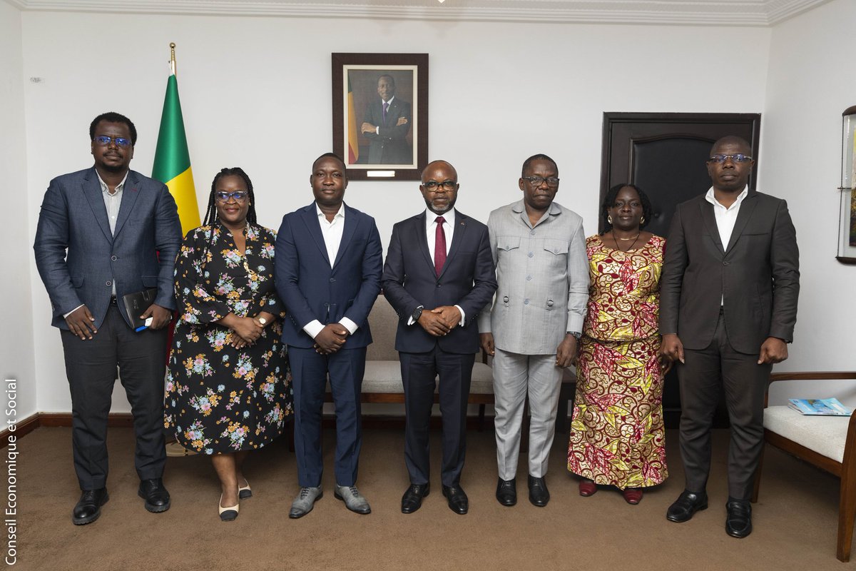 amnestybenin's tweet photo. Plaidoyer pour la protection et la promotion des droits humains au Bénin (2026-2033)

Dans le cadre de la vulgarisation du Manifeste d’engagement pour la protection et la promotion des droits humains au Bénin 2026-2033, Amnesty International Bénin et ses partenaires ont mené, ces dernières semaines, plusieurs rencontres de plaidoyer auprès de Présidents d’institutions et acteurs publics.

Ces échanges ont permis de présenter le manifeste ainsi que les propositions formulées en faveur du renforcement de la protection et de la promotion des droits humains au Bénin.

Les rencontres ont notamment été organisées avec :
- Le Président de la Cour suprême du Bénin et des membres de son cabinet ;

- Le Président du Conseil économique et social et des membres de son cabinet ;

- La Présidente de l’Institut national de la femme ;

- Le Président du parti politique « Les Démocrates » et des membres de son cabinet.

D’autres rencontres sont prévues dans les prochains jours afin de poursuivre les échanges autour du manifeste et des propositions portées par Amnesty International Bénin et ses partenaires pour contribuer à l’amélioration de la situation des droits humains dans le pays.

#DroitsHumains