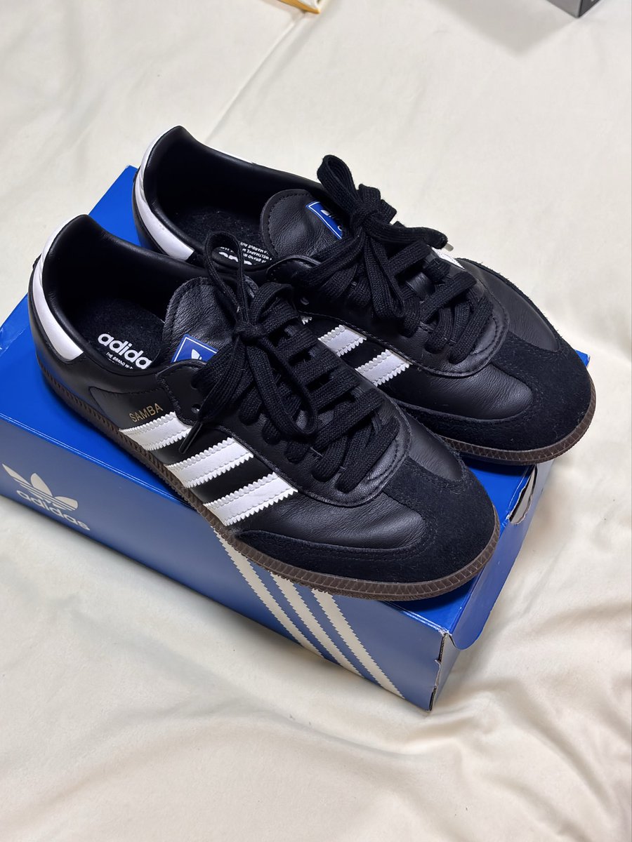 mamamingxin's tweet photo. Adidas Samba OG  size UK 4 (22.5 cm) ของแท้ สภาพดีมาก ยังใหม่ๆอยู่ ใส่ไป 2-3ครั้ง ส่งต่อ 2000 รวมส่ง พร้อมโอนลดได้อีกค่ะ  #ส่งต่อรองเท้า #samba #ส่งต่อรองเท้าadidas #ส่งต่อรองเท้ามือสอง https://t.co/XGCIfeR5fh