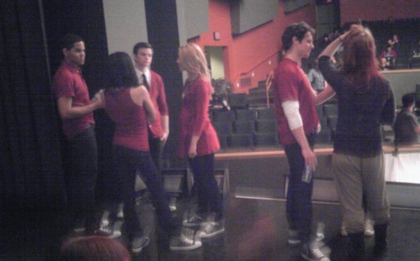 groffsource's tweet photo. Rare photos of Jonathan and Glee cast on set, 2010. https://t.co/6sxlugIYkK