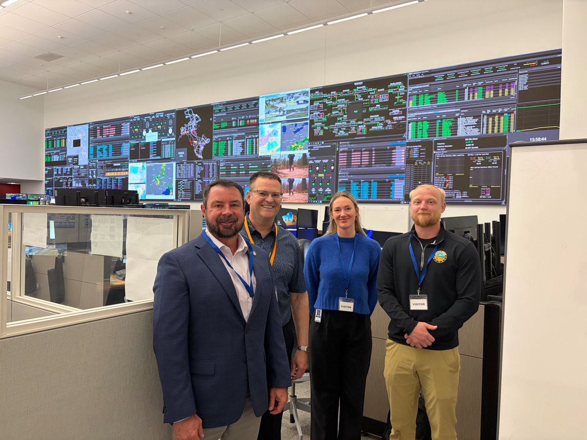 SenBrianChavez's tweet photo. Yesterday, I toured the AEP Ohio New Albany Transmission Control Center and a nearby substation. I appreciated the detailed technical discussions, commitment to reliability, and strong emphasis on safety. https://t.co/MQ4goEcvOg