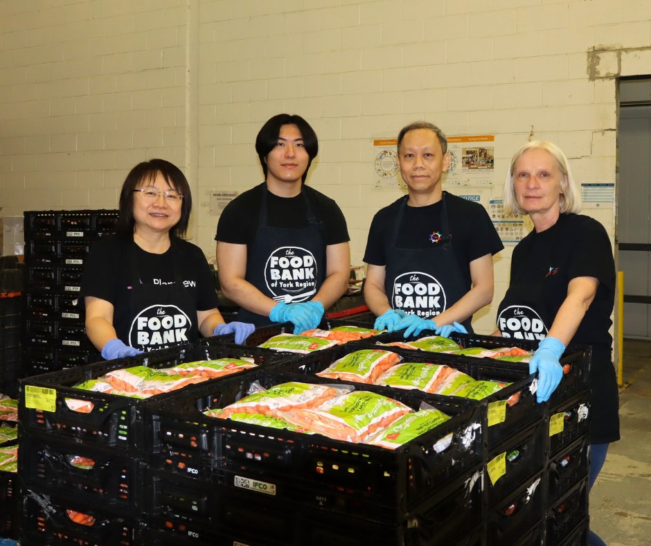 FoodbankYR's tweet photo. Planview helped sort &amp; pack 1,725 lbs of carrots and approx. 216 lbs eggs as well as meat, bakery, produce, dairy, and non-perishable food items for our community partners. 
#FoodBankYR #YorkRegion #HungerHurts #CorporateVolunteering https://t.co/oAR7mBkNC0
